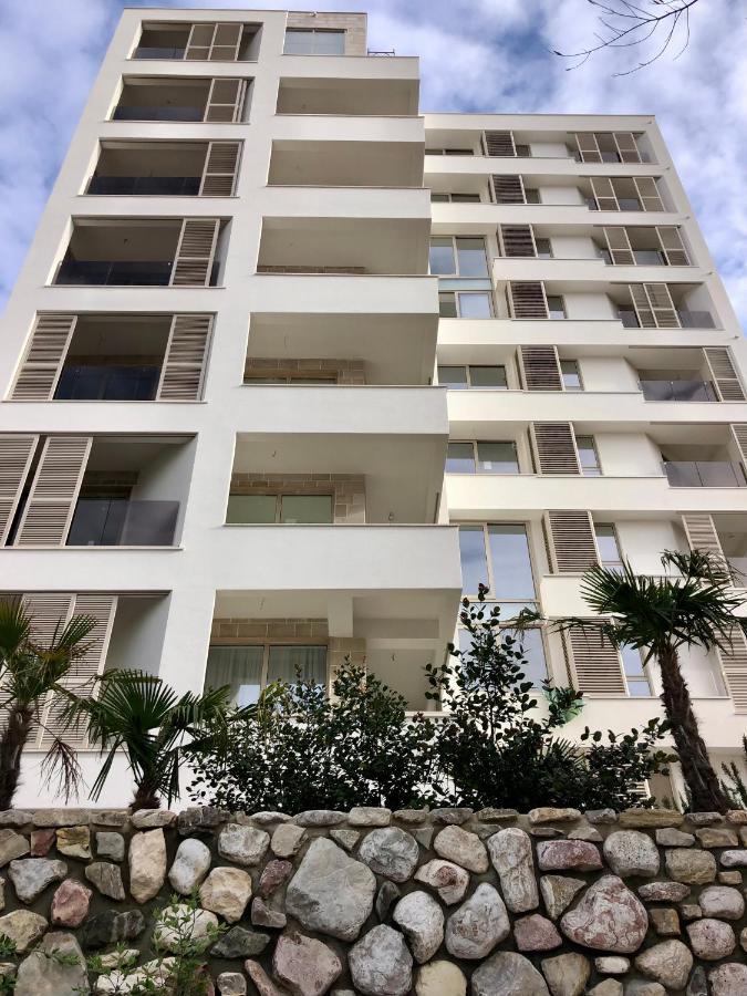 Aura Tower Apartments By Gaby Rafailovici Luaran gambar