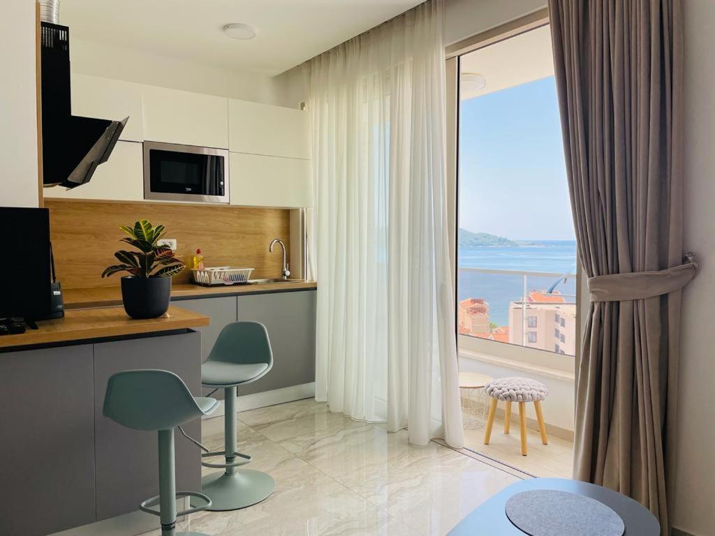 Aura Tower Apartments By Gaby Rafailovici Luaran gambar